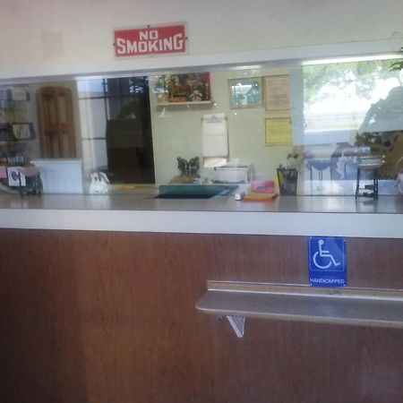 Stockton Travelers Motel Bagian luar foto